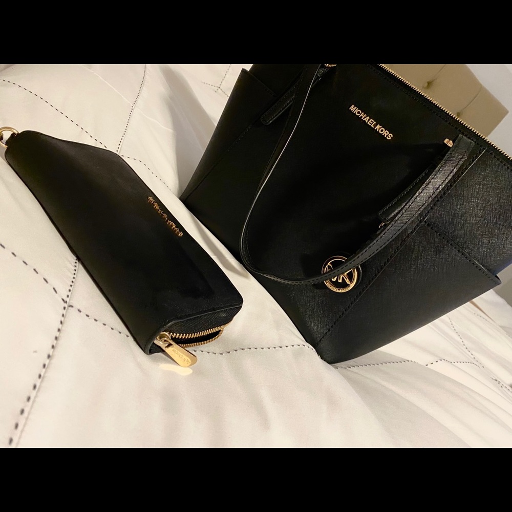 Michael Kors (M) tote bag/wallet sold separately
